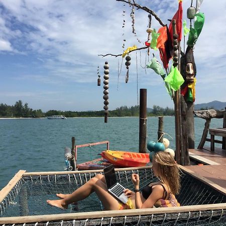 ピーコック ホステル Ko Lanta エクステリア 写真