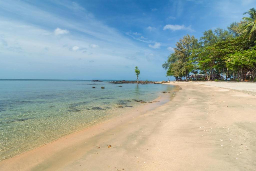 ピーコック ホステル Ko Lanta エクステリア 写真