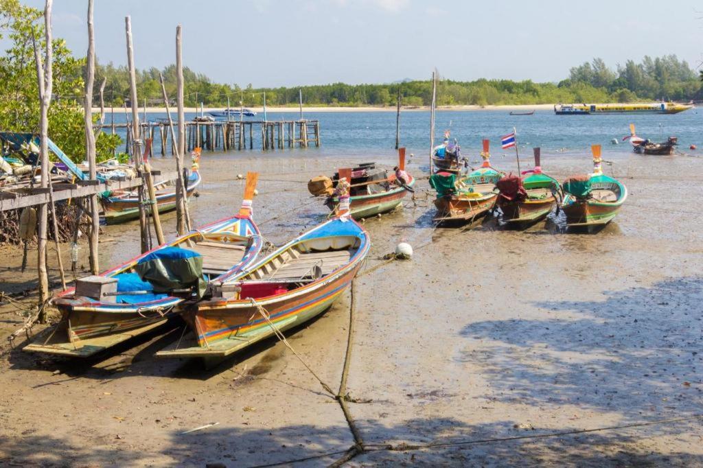 ピーコック ホステル Ko Lanta エクステリア 写真