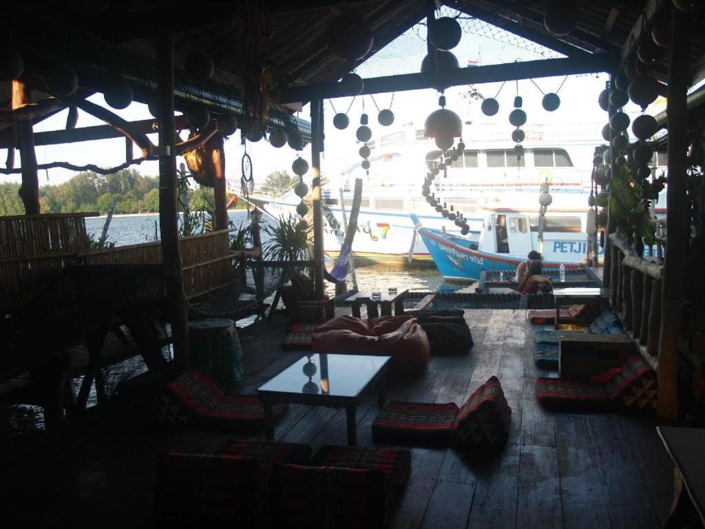 ピーコック ホステル Ko Lanta エクステリア 写真
