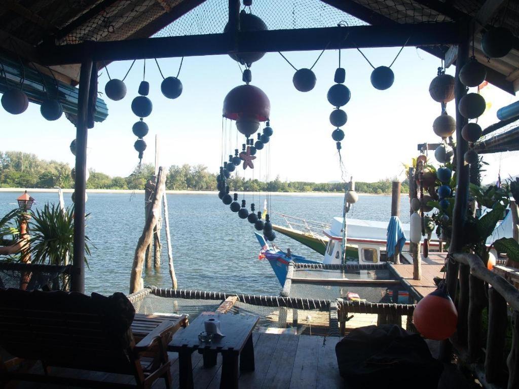 ピーコック ホステル Ko Lanta エクステリア 写真