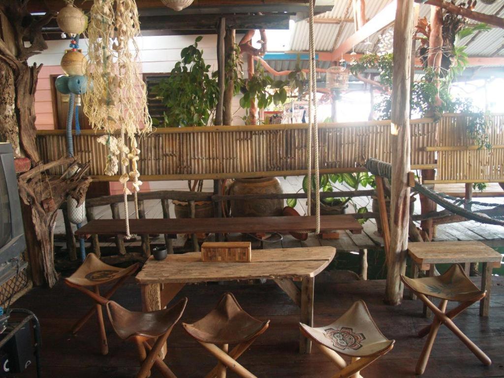 ピーコック ホステル Ko Lanta エクステリア 写真
