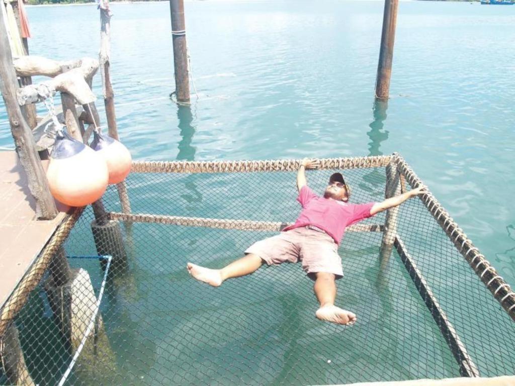 ピーコック ホステル Ko Lanta エクステリア 写真