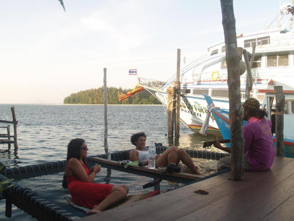 ピーコック ホステル Ko Lanta エクステリア 写真