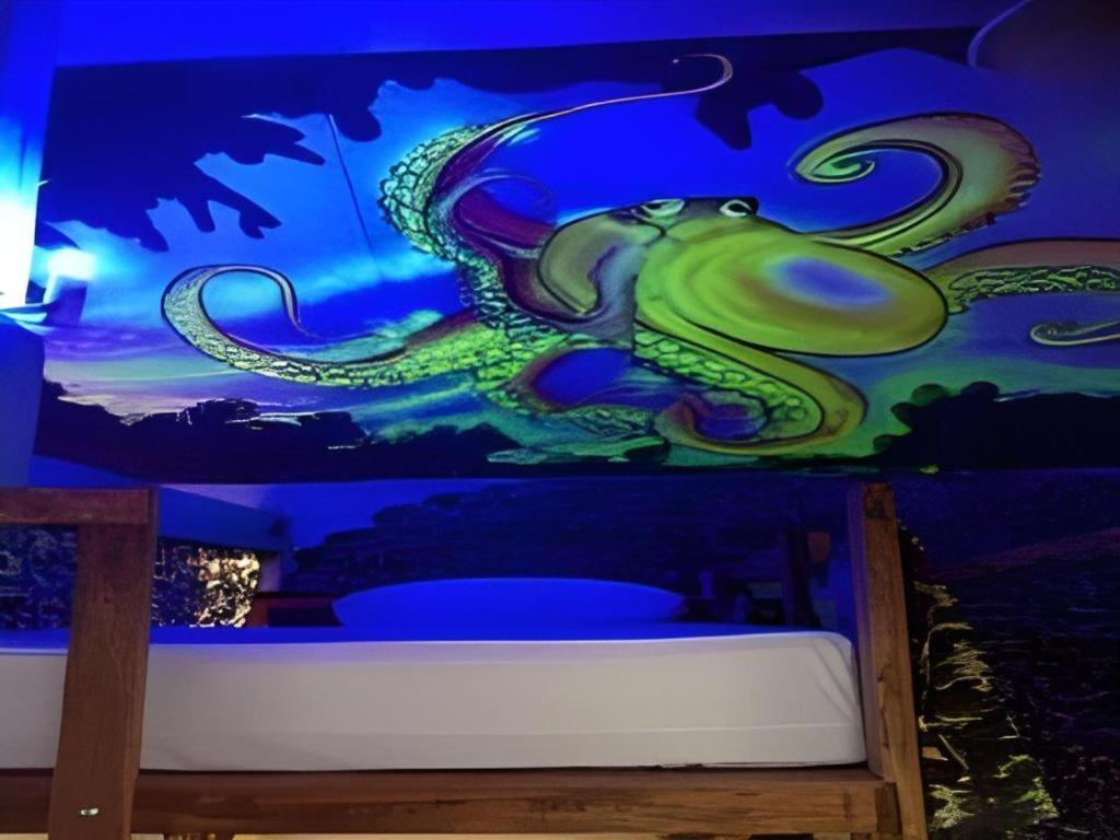 ピーコック ホステル Ko Lanta エクステリア 写真