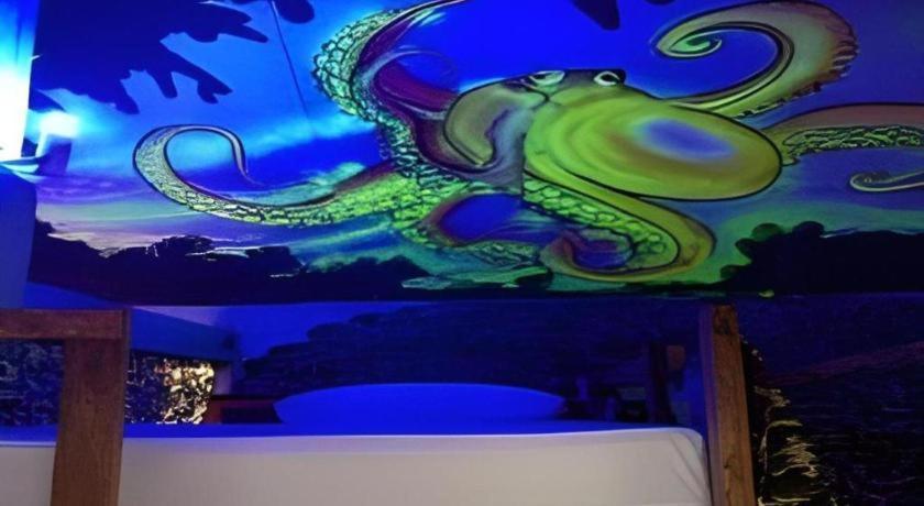 ピーコック ホステル Ko Lanta エクステリア 写真