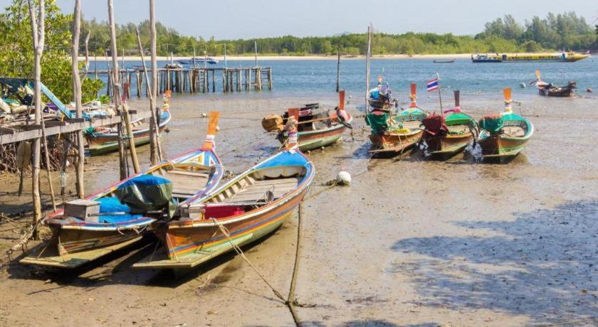 ピーコック ホステル Ko Lanta エクステリア 写真