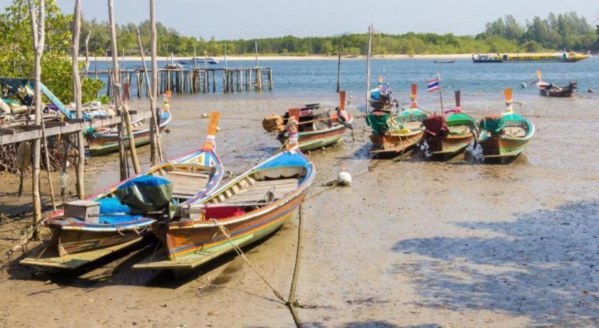 ピーコック ホステル Ko Lanta エクステリア 写真