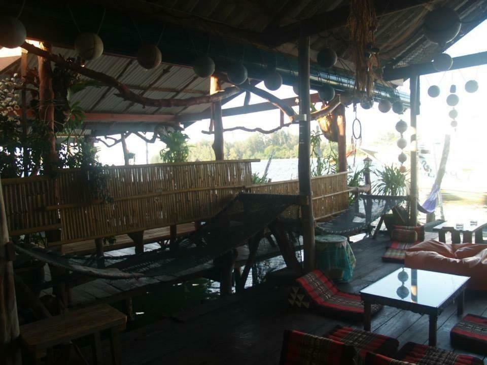 ピーコック ホステル Ko Lanta エクステリア 写真