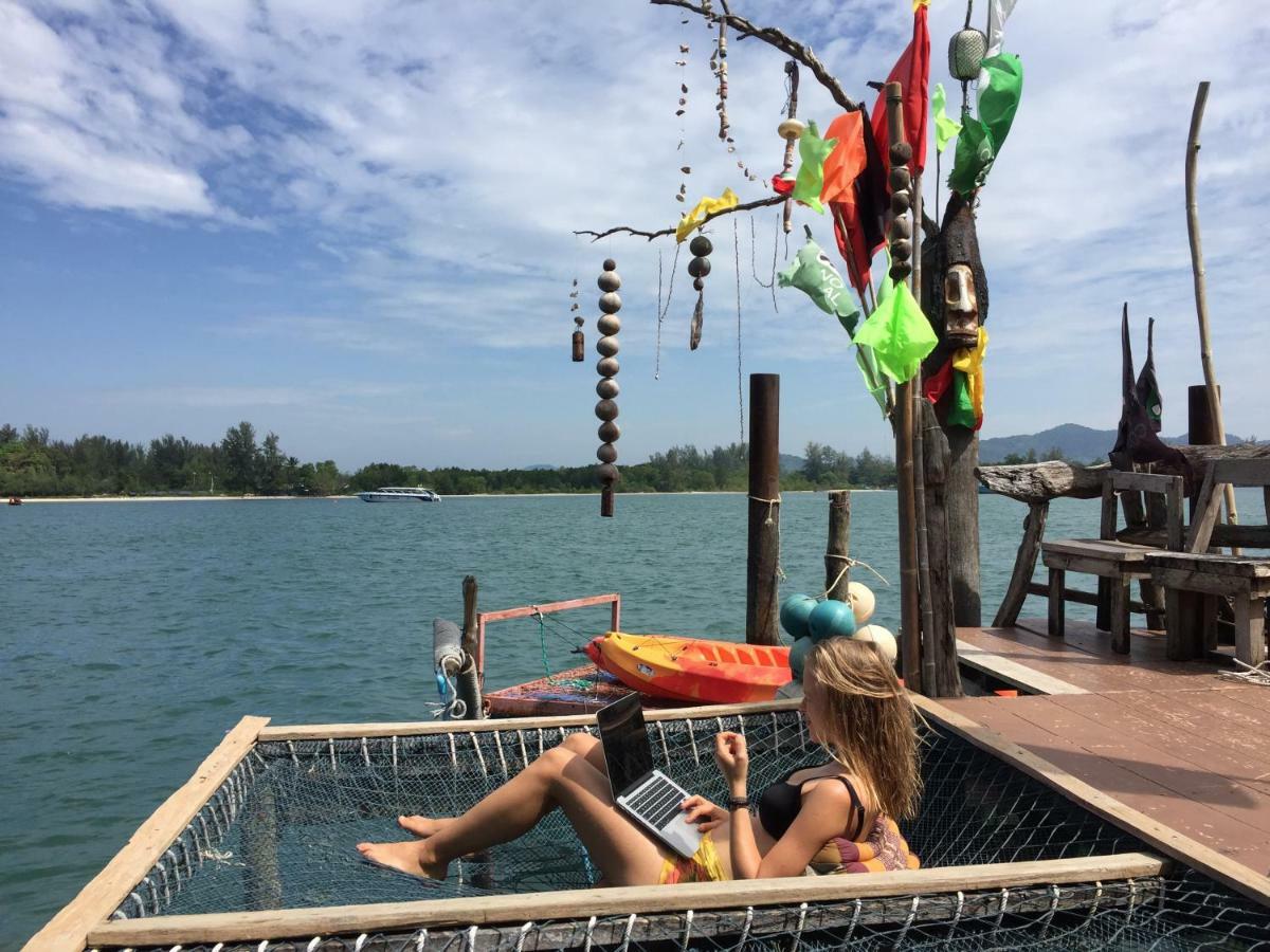 ピーコック ホステル Ko Lanta エクステリア 写真