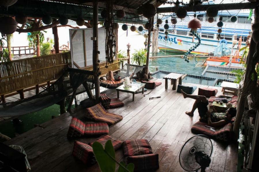 ピーコック ホステル Ko Lanta エクステリア 写真