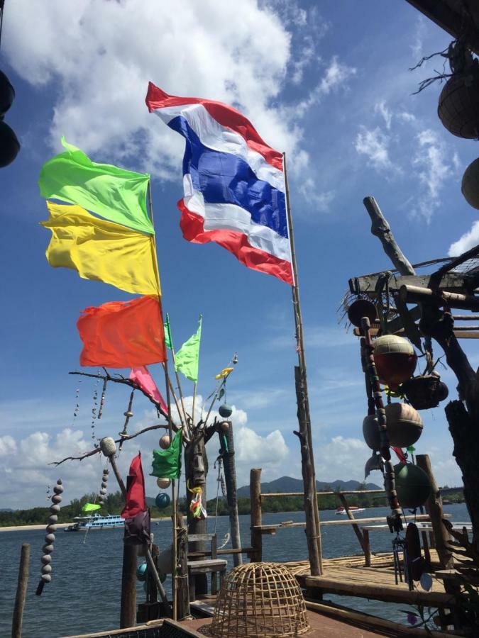 ピーコック ホステル Ko Lanta エクステリア 写真