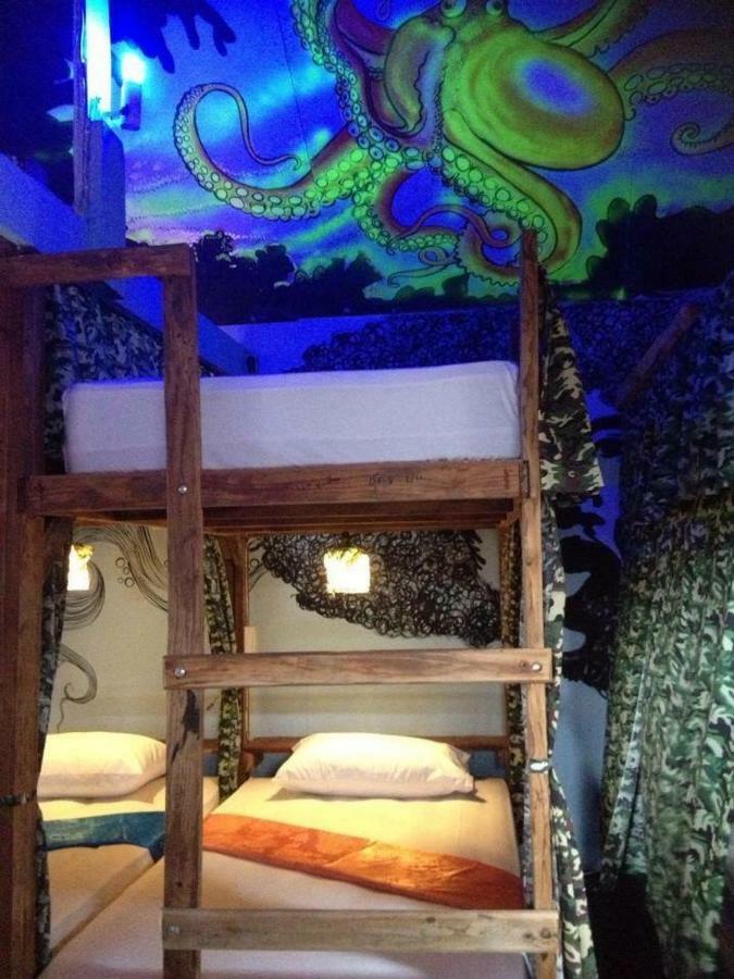 ピーコック ホステル Ko Lanta エクステリア 写真