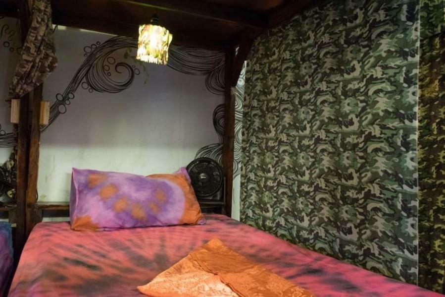 ピーコック ホステル Ko Lanta エクステリア 写真